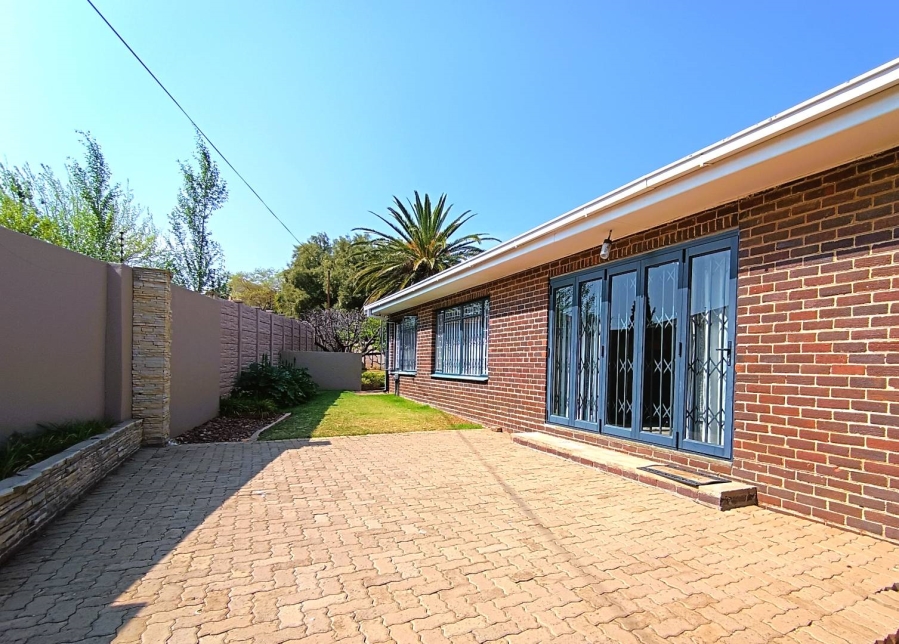5 Bedroom Property for Sale in Langenhovenpark Free State